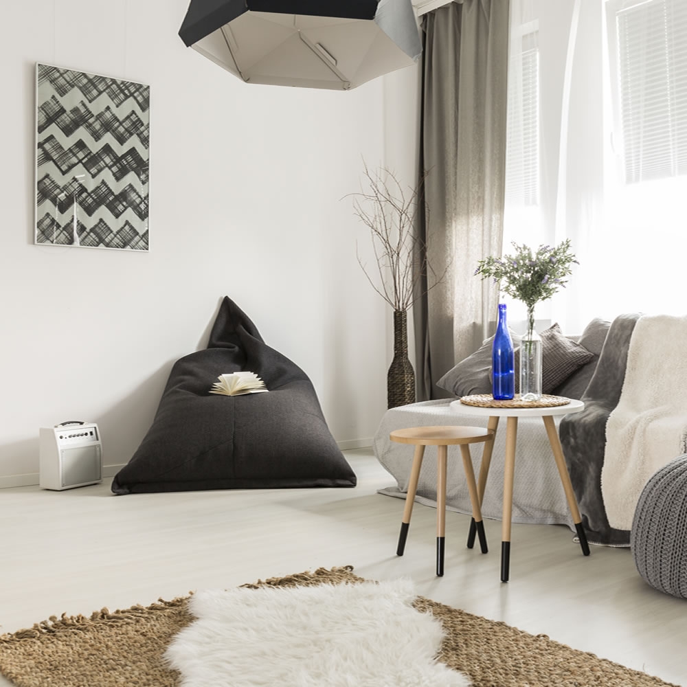 需要工程技術上的知識，也需要藝術上的理論和技能